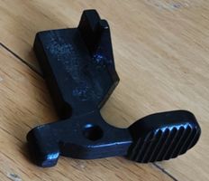 Verschlussfanghebel AR15 / M16 - Bolt Catch - Original!