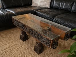 Einzigartiger Couchtisch mit Glasplatte, Holz   Unikat