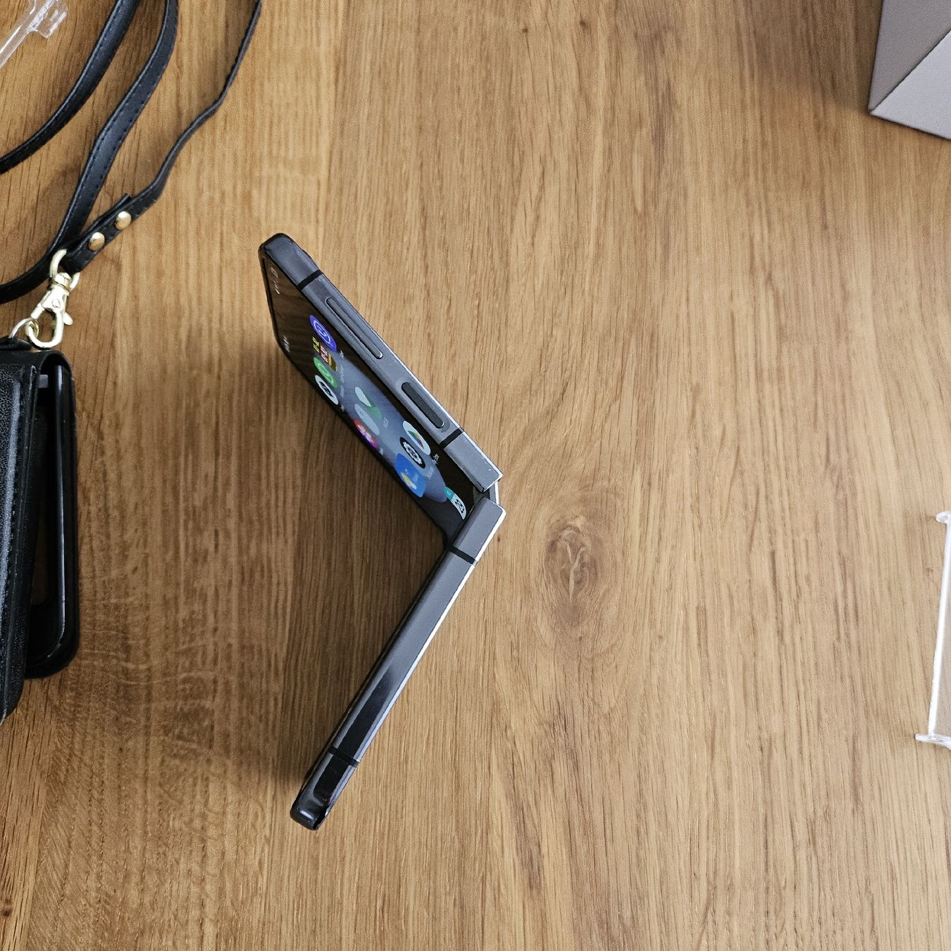 Samsung Portables: Samsung Galaxy Z Flip 5 Graphite, 512GB – D'occasion à Knutwil par Positiv 3