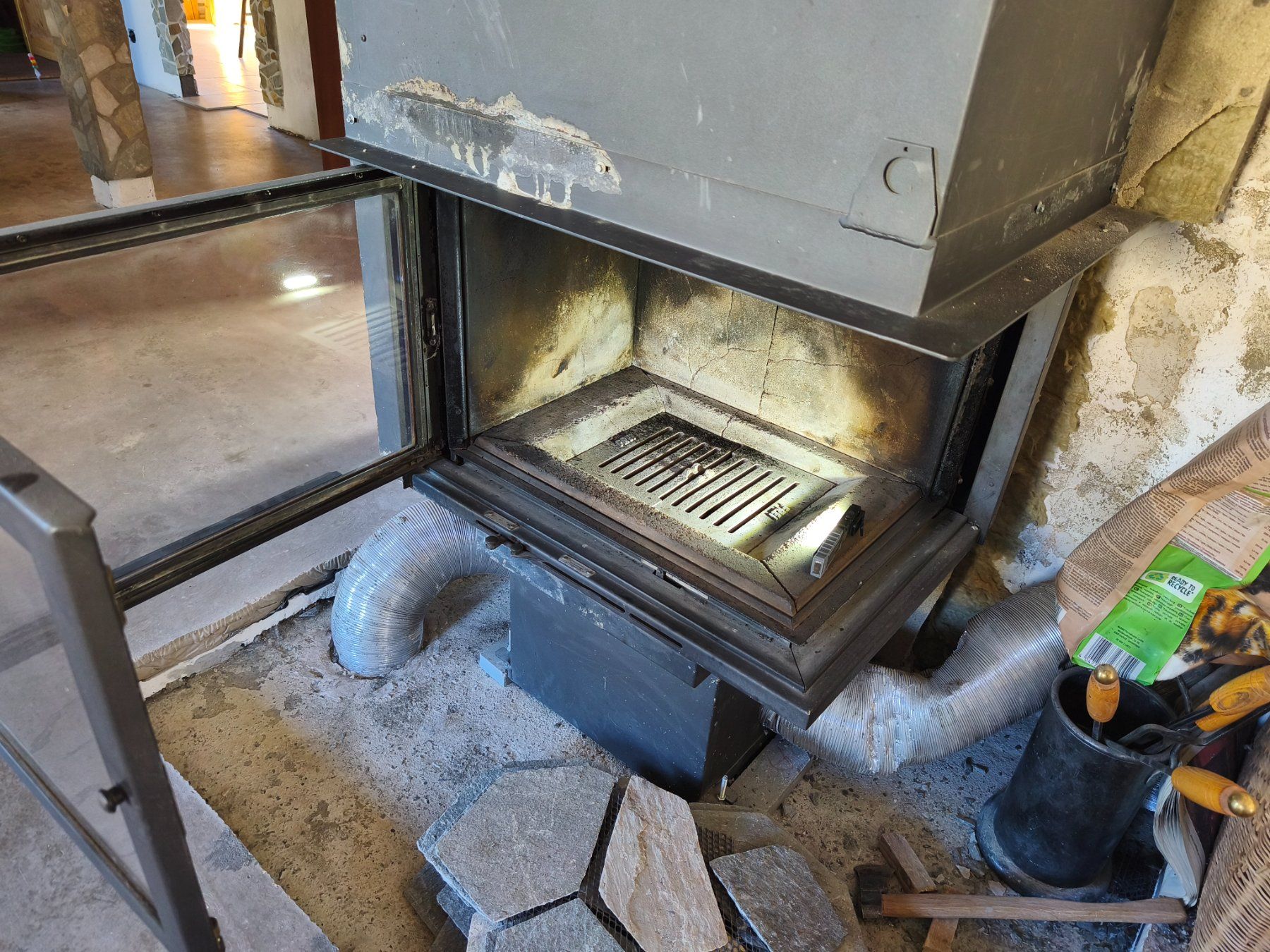 Camini: Insert cheminée de salon Frei Eco 100 – Usato da Fribourg venduto da Chien0 1