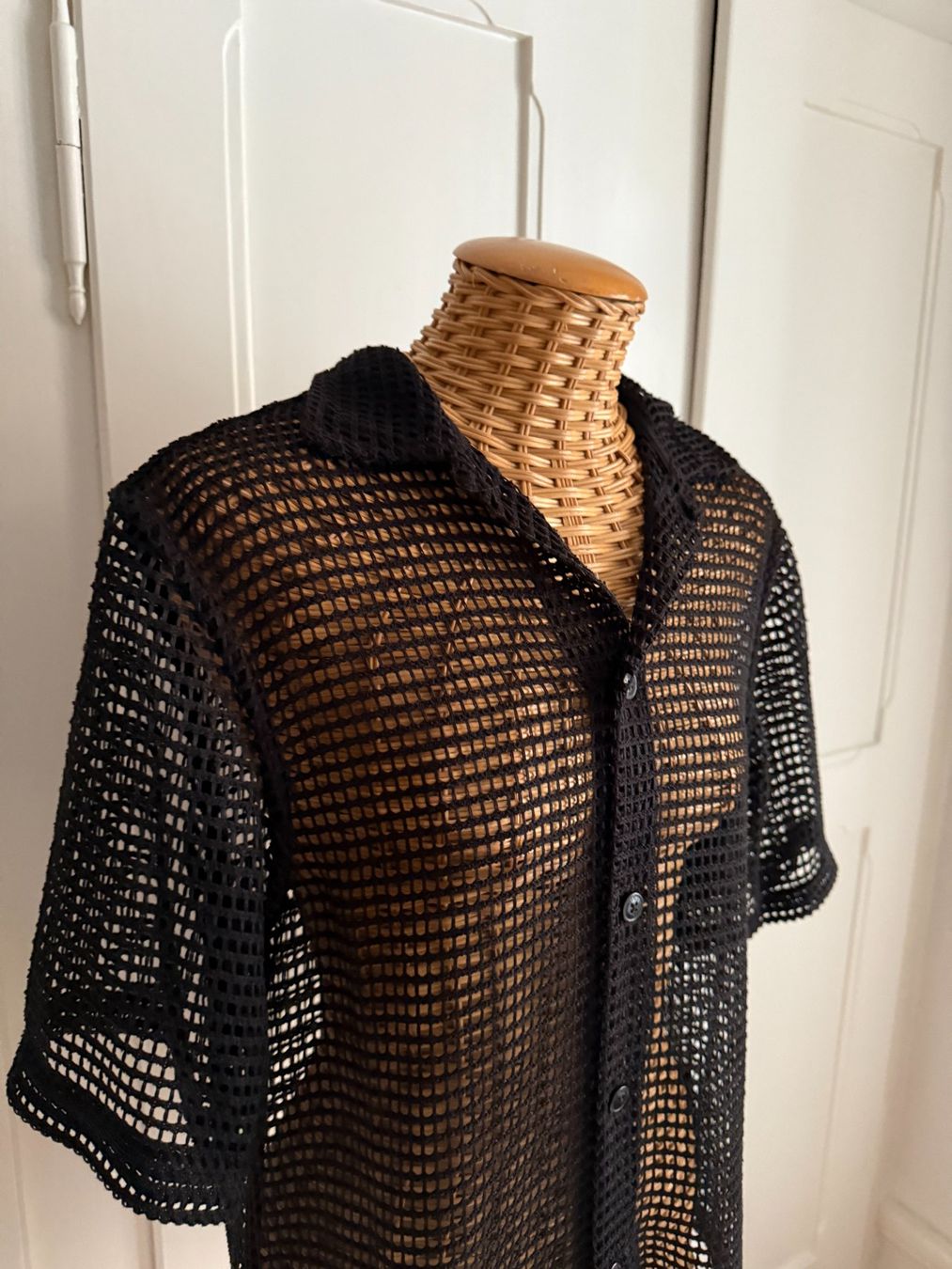 Weekday Blusen: WEEKDAY - Netzbluse schwarz S – Gebraucht aus Zürich von Diazaio 1