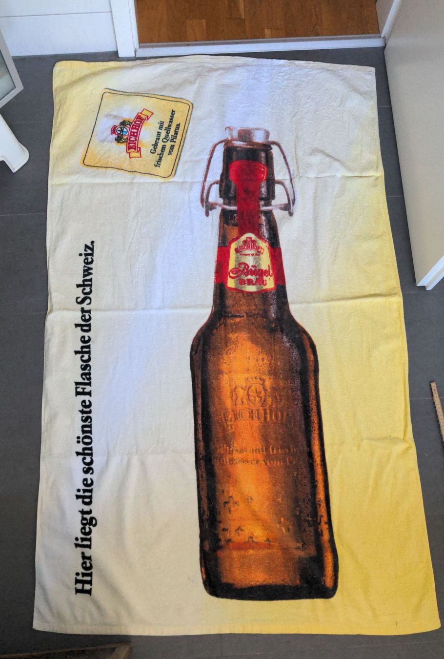 Serviettes de bain: Badetuch mit Eichhof Bierflasche – Neuf (Voir description) à Sutz par Rawypp