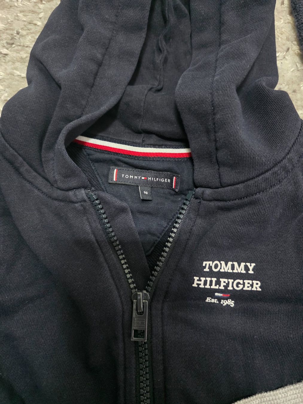 Tommy Hilfiger Lotti & Set di vestiti: 3 Pullover Tommy Hilfiger Kinder Grösse 98 – Usato da Scherzingen venduto da Benjanil 4