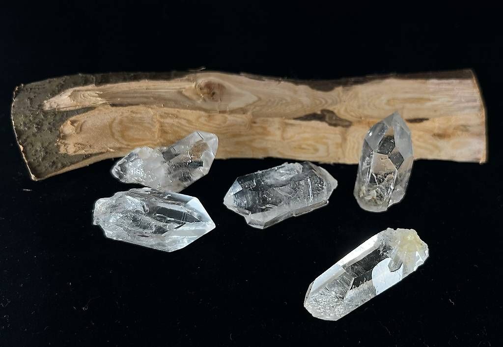 Minerali & Pietre curative: lot de 5 cristaux de roche – Usato da Ballaigues venduto da valfleur
