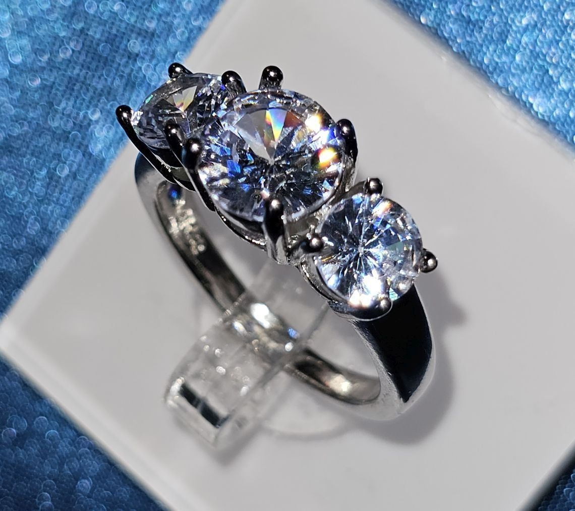 Anelli: Eleganter Ring mit Zirkonia, 925 versilbert, Gr. 8 – Nuovo (secondo la descrizione) da Grenchen venduto da maretop