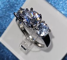Eleganter Ring mit Zirkonia, 925 versilbert, Gr. 8