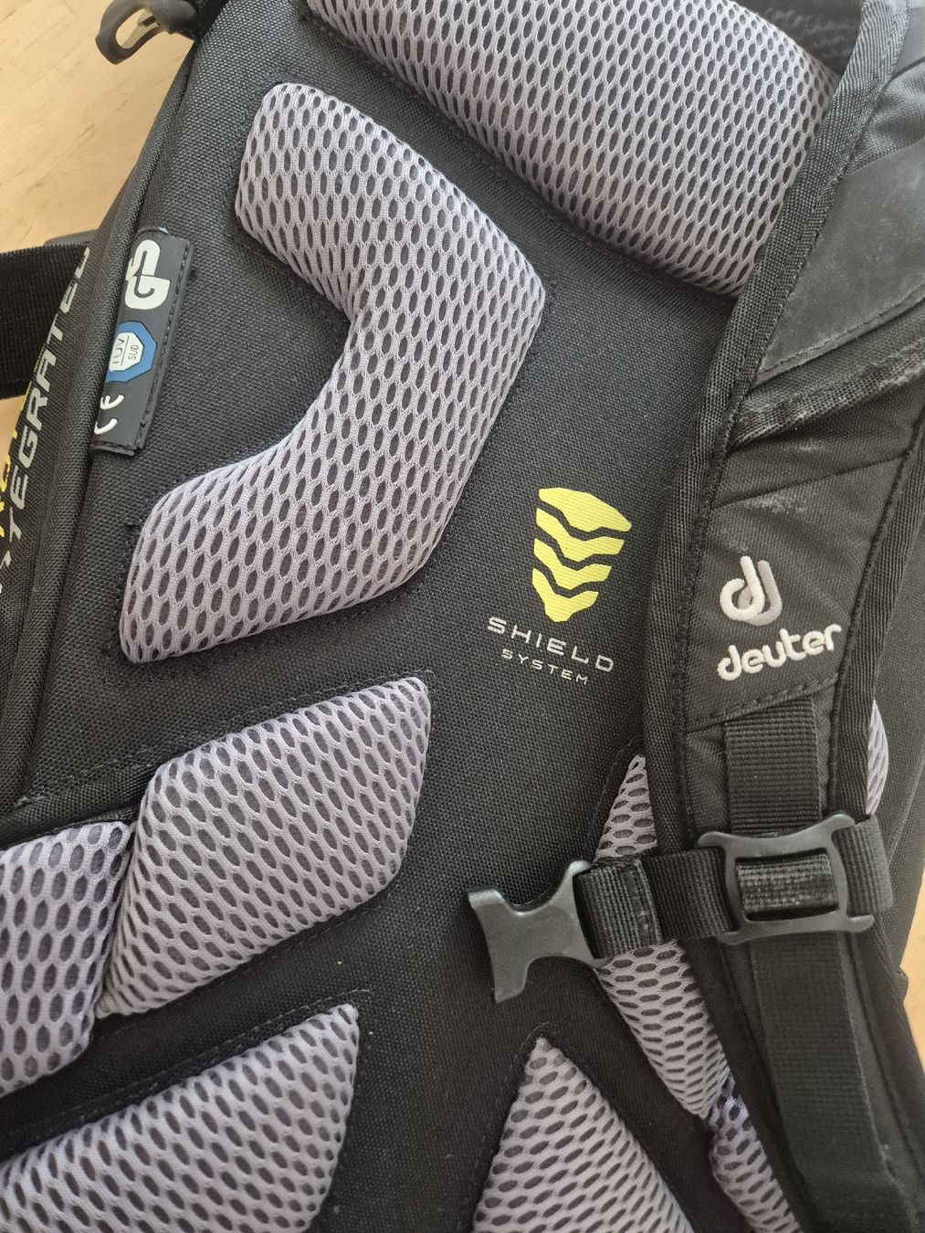 Deuter Rucksäcke: Deuter Attack 20 Rucksack Protektor gut erhalten – Gebraucht aus Zürich von Inanina 4