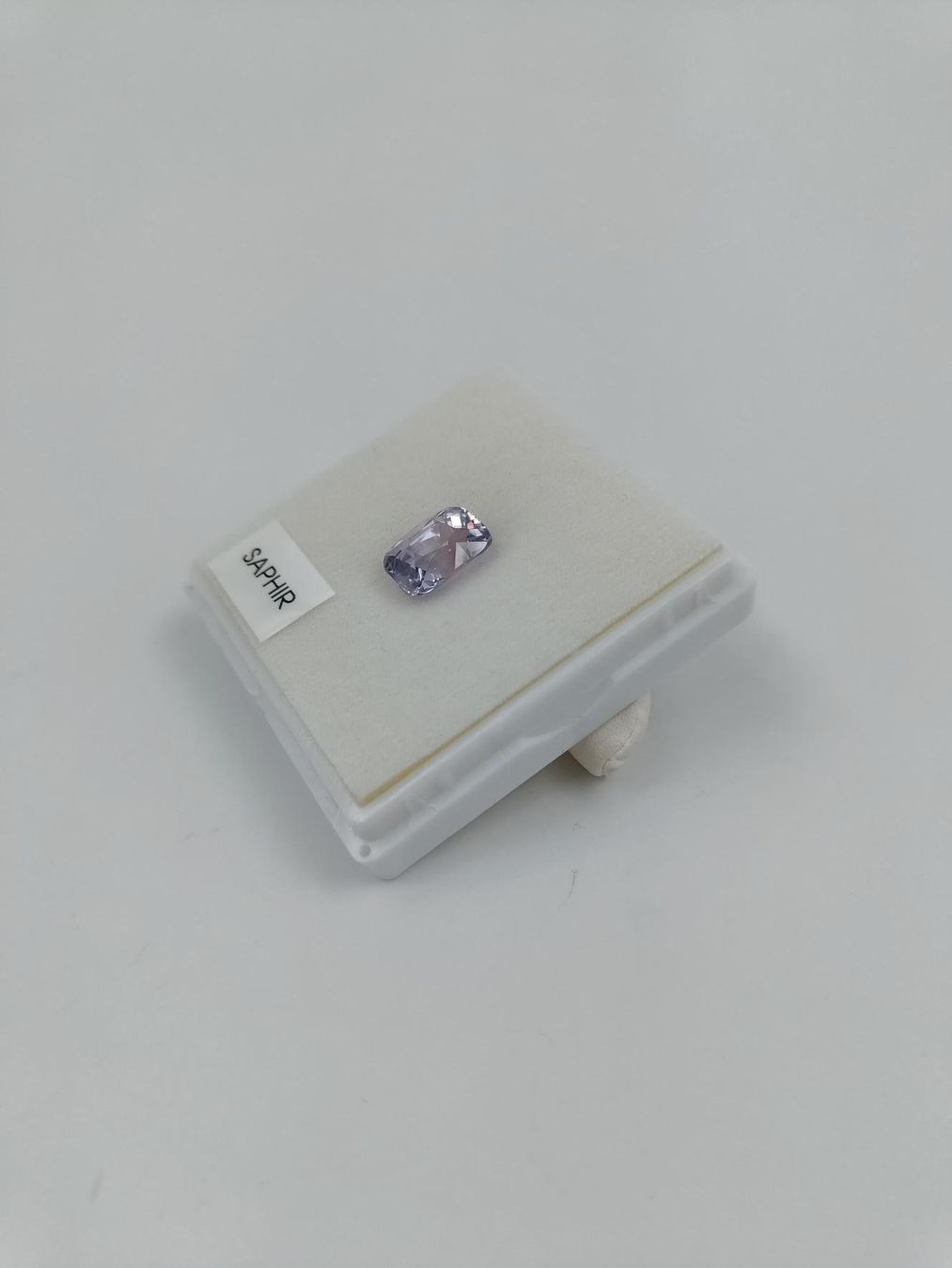 Pietre preziose: 1 FLIEDERFARBENER SAPHIR 12.69 CT. – Usato da Luzern venduto da EdiGem 1