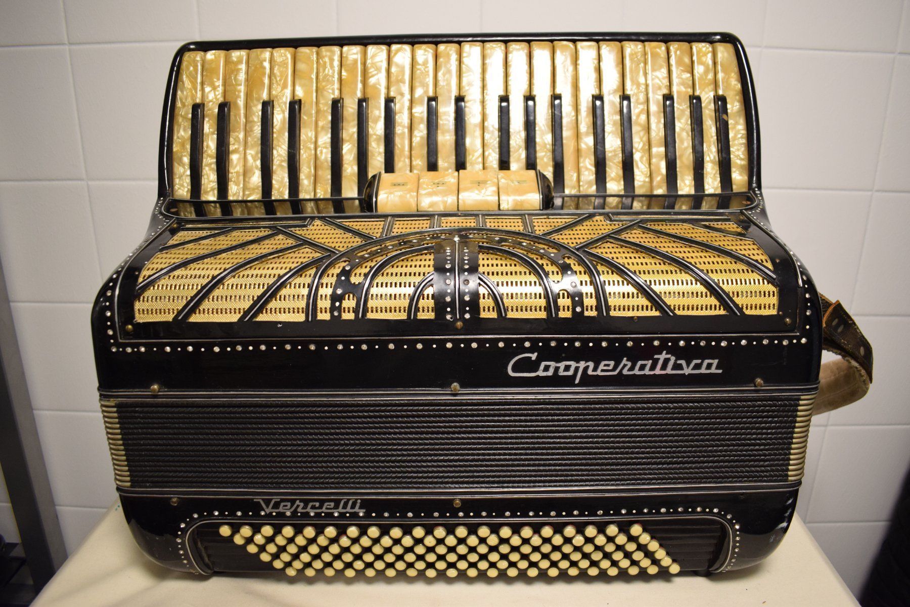 Strumenti musicali: Akkordeon chromatisch Cooperativa Stradella – Usato da Zürich venduto da Brockito