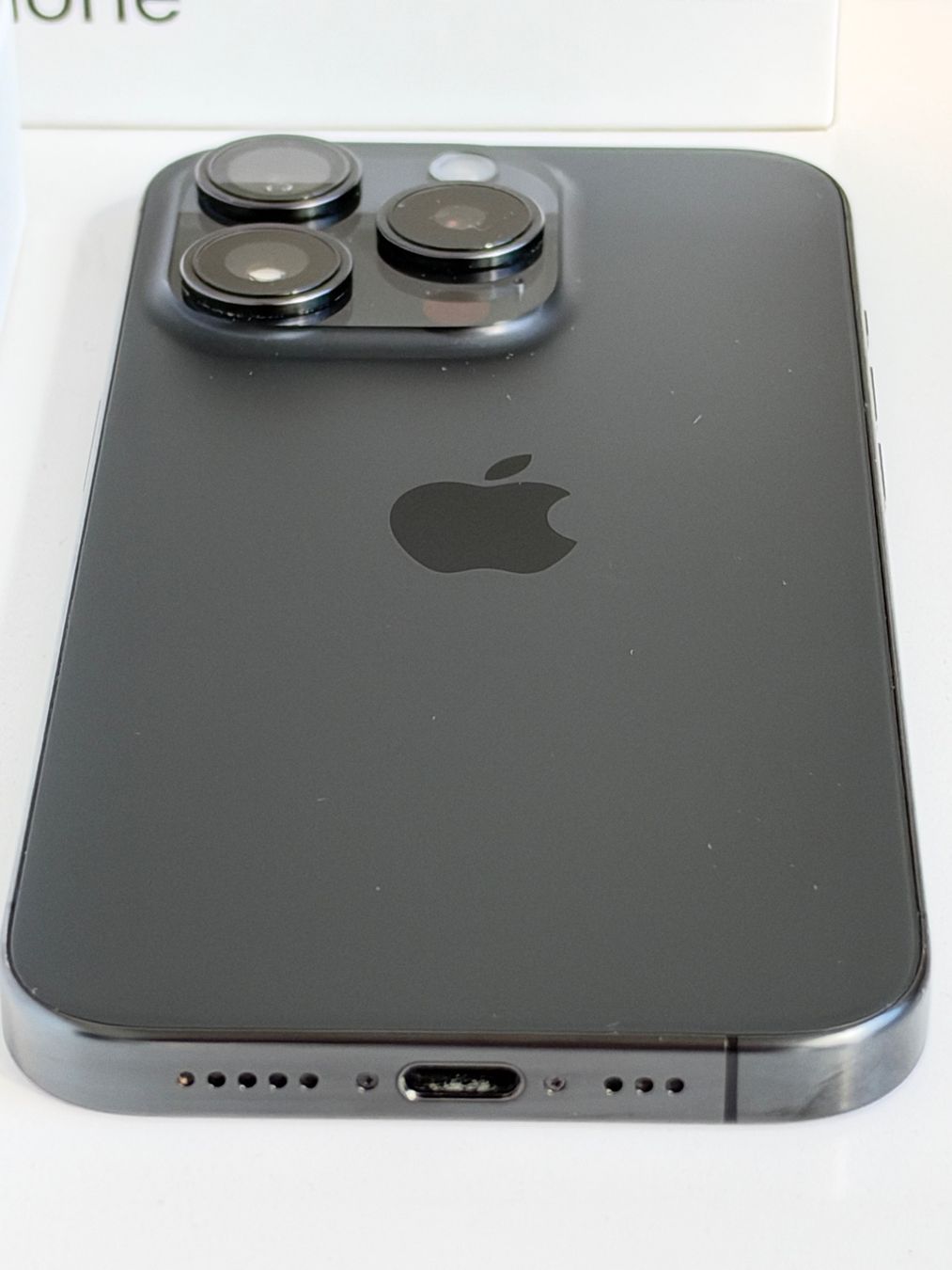 Apple Telefoni cellulari / Smartphones: Apple iPhone 15 Pro schwarz mit Originalverpackung – Usato da Steinmaur venduto da Boxsters0 2