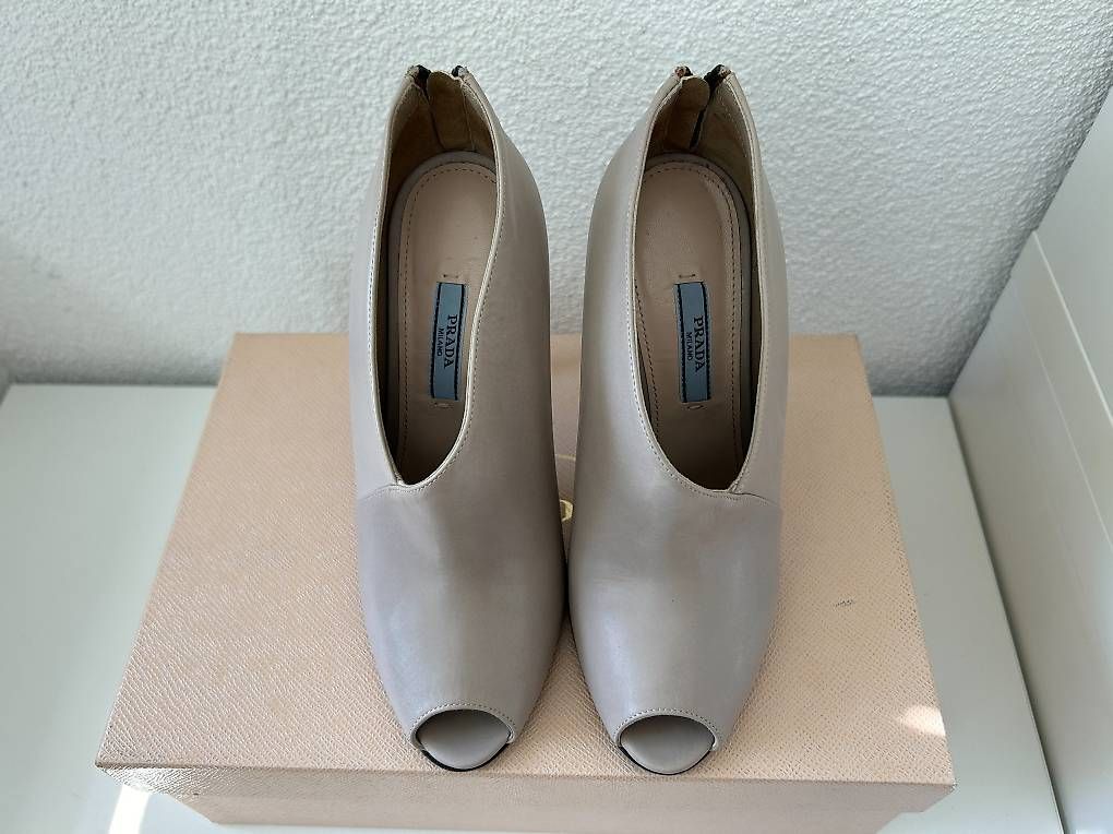 Prada Scarpe da donna: Prada Leder High Heels Stiefeletten Boots Grau Gr. 37 – Usato da Kreuzlingen venduto da Bildschirm_Auge 3