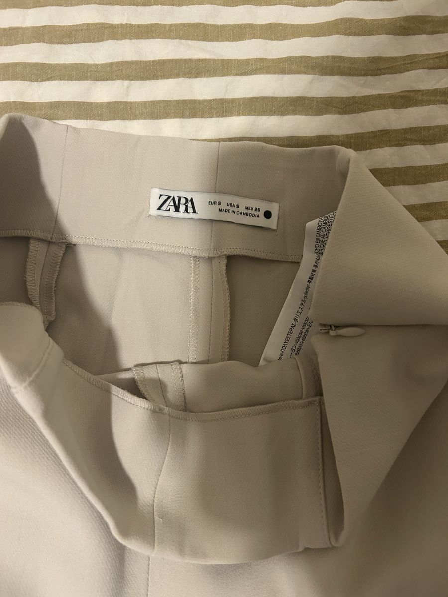Zara Pantaloni: Zara cream pants  – Usato da Lausanne venduto da yaz_gkb6 1