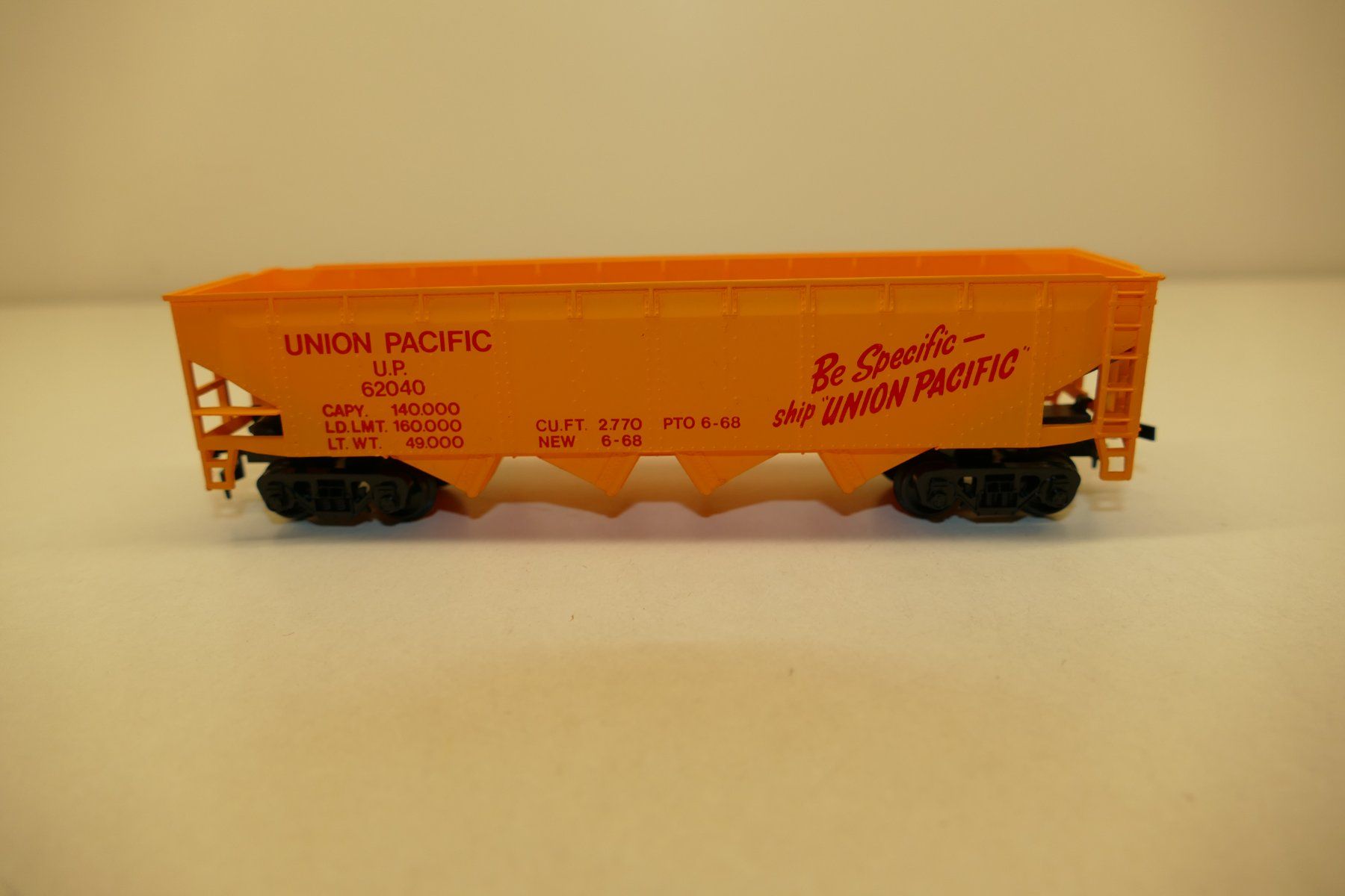 IHC Modelleisenbahnen: IHC H0: US Hopper Car Union Pacific – Neu und originalverpackt aus Niederhasli von rail-duerst 1