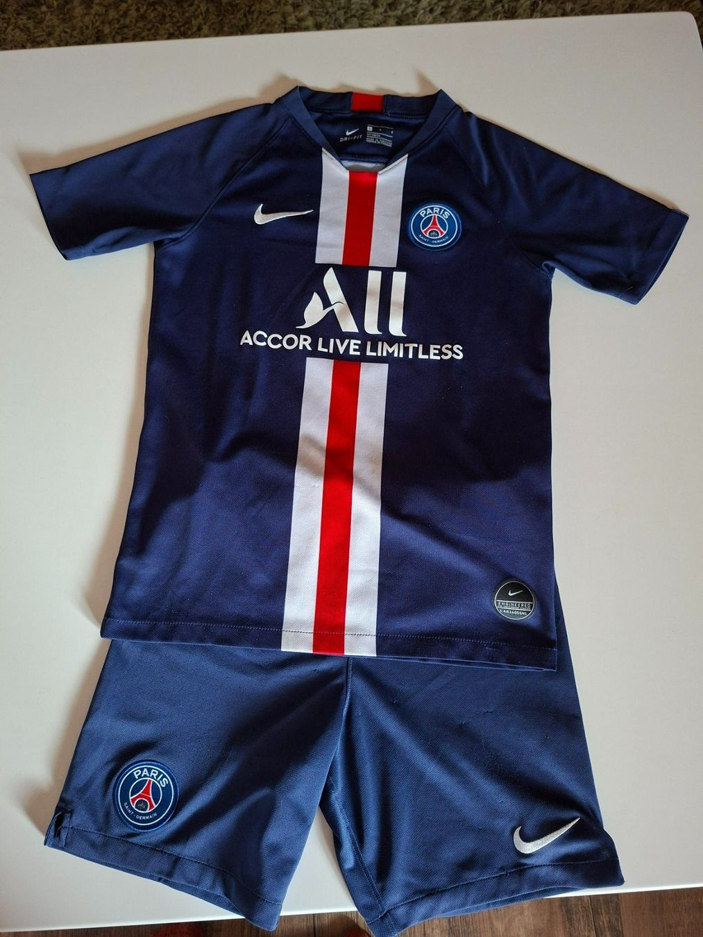 Kleiderpakete & -sets: Paris Saint Germain Set – Gebraucht aus Lohn SH von Zwierbel