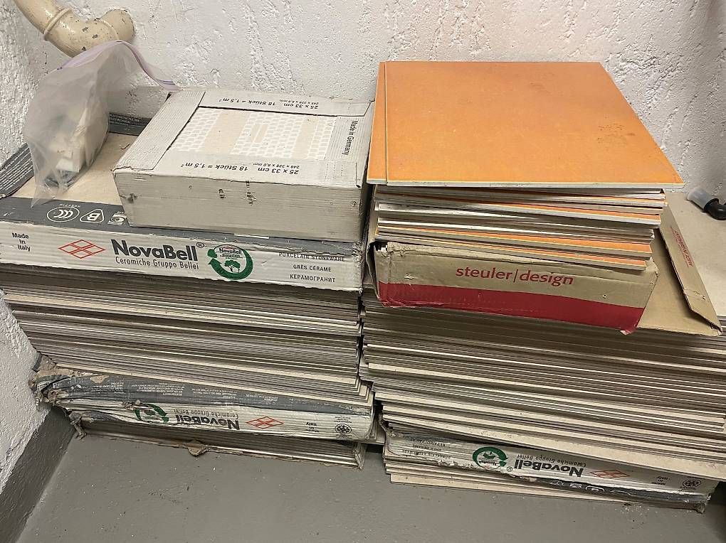 Piatti di portata: Verschiedene Keramikplatten und -fliesen – Nuovo (secondo la descrizione) da Winterthur venduto da Treeman86