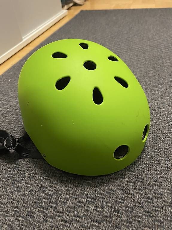 Copricapi, berretti & cappellini: Skater He?m – Usato da Uster venduto da Lia75 3