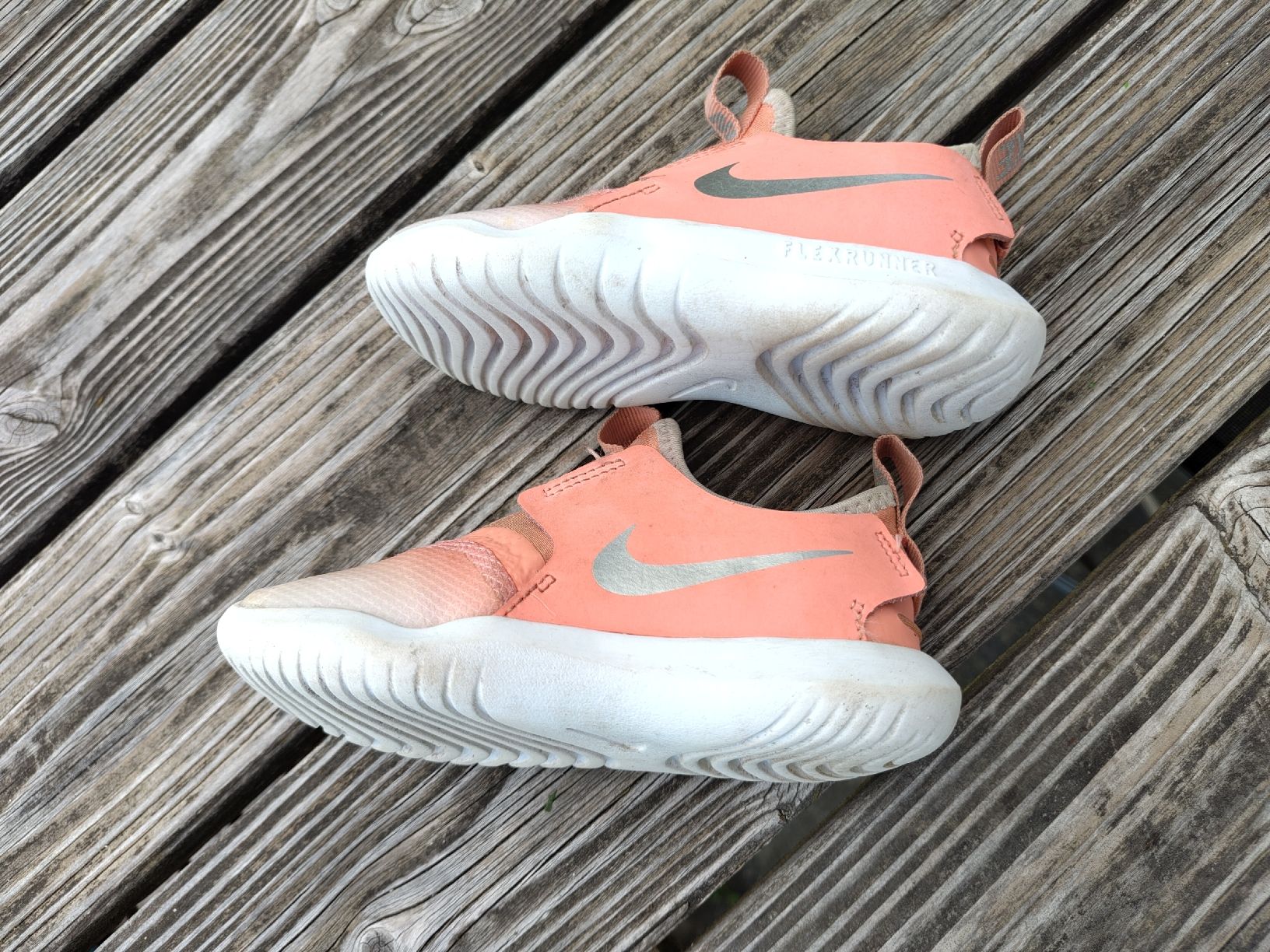 Nike Scarpe per ragazzi: Nike Flexrunner lachsrosa Gr. 26  – Usato da St. Gallen venduto da Wysi 1