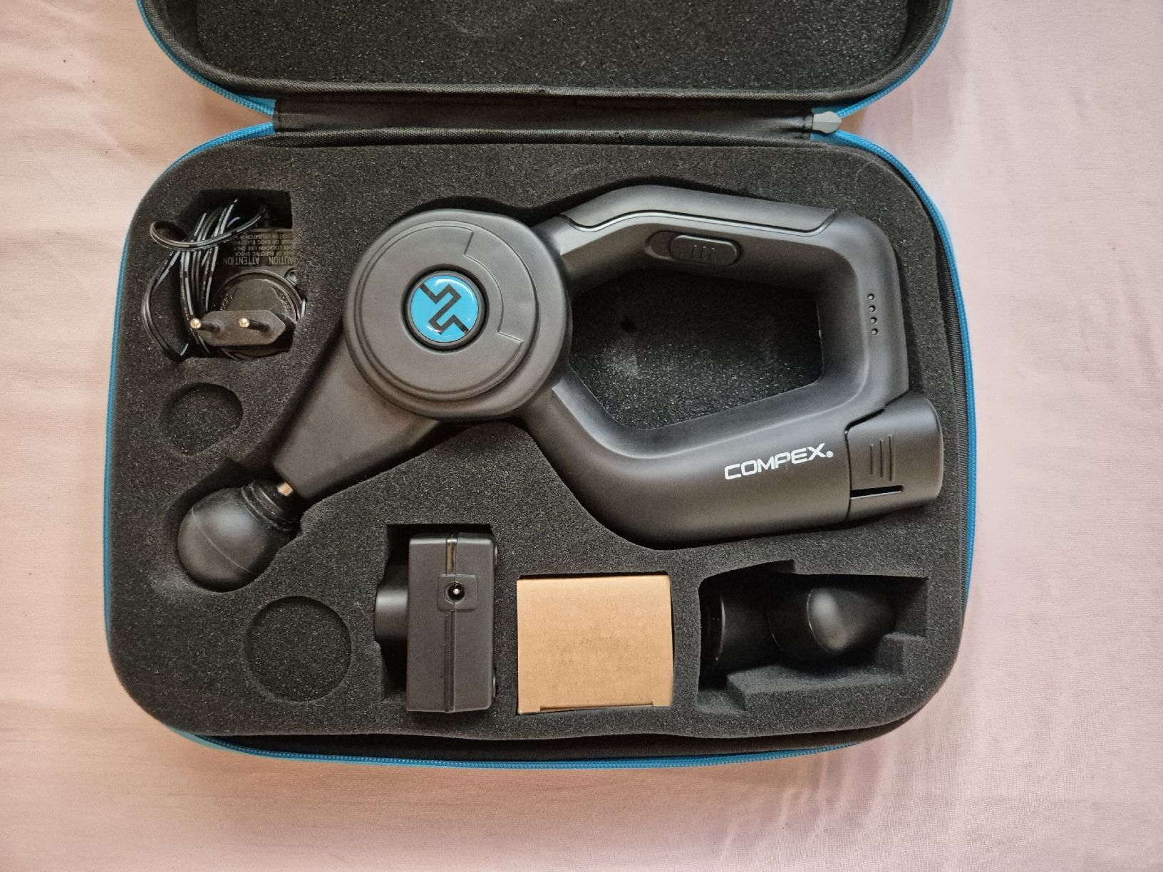Compex Massagegeräte: Pistolet de massage COMPEX, avec mallette, neuf – Neu (gemäss Beschreibung) aus Daillens von jay_z