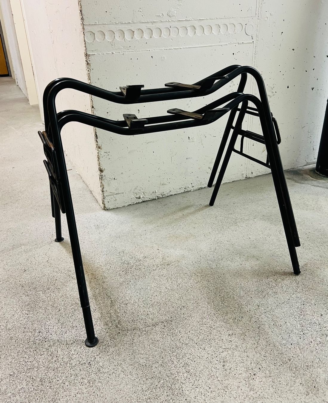 Vitra Stühle: 2 Herman Miller, Charles Eames, Vitra, stacking base - black – Gebraucht aus Egg b. Zürich von nadjacal