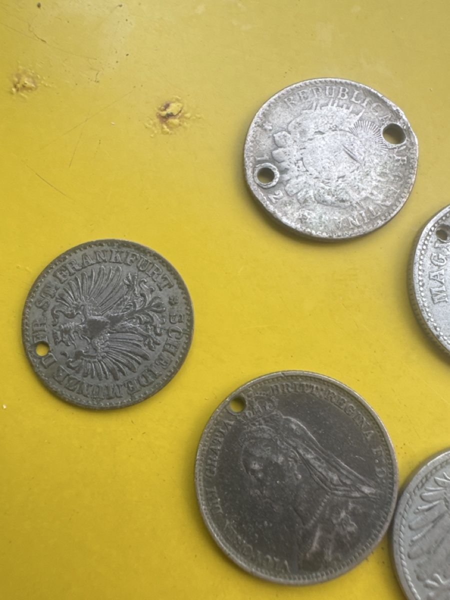 Tutti le monete: Lot de 5 pièces anciennes avec trous état variable – Usato da Lausanne venduto da theodorbagwell 3
