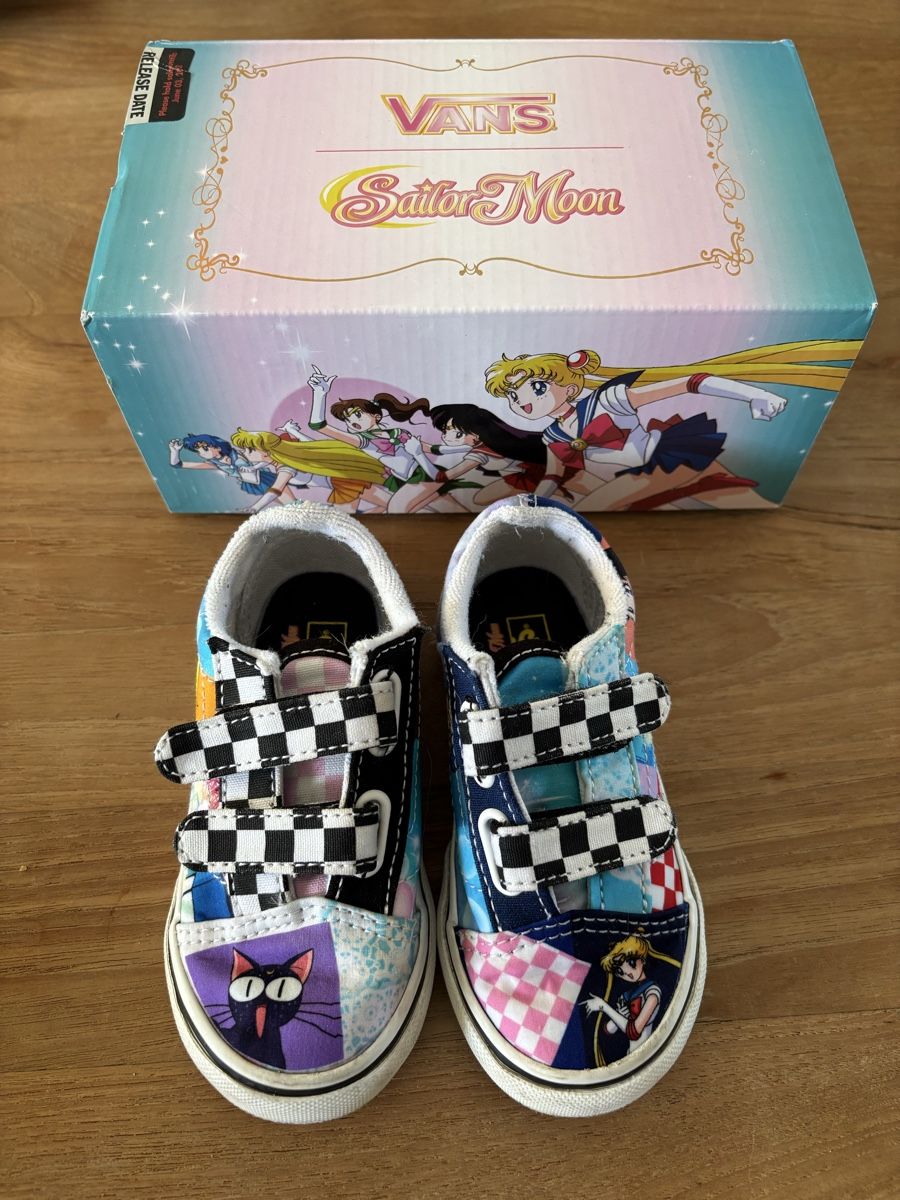 Vans Schuhe für Jungen: Vans Old Skool V Sailor Moon Kinder 23.5 – Gebraucht aus Biel-Benken BL von frauvomfluss