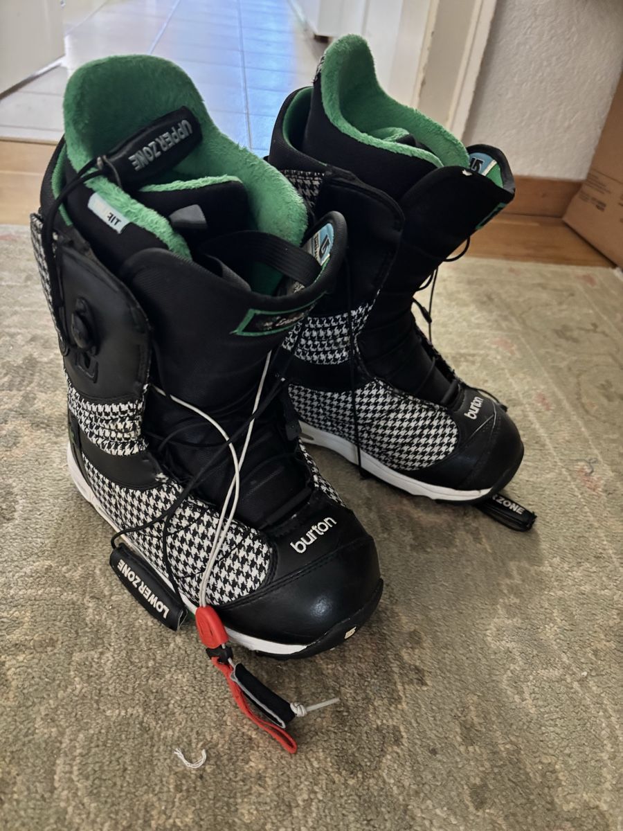 Scarpe da donna: Snowboard boots Burton black white pattern good condition – Usato da Zürich venduto da Maillekeule 2