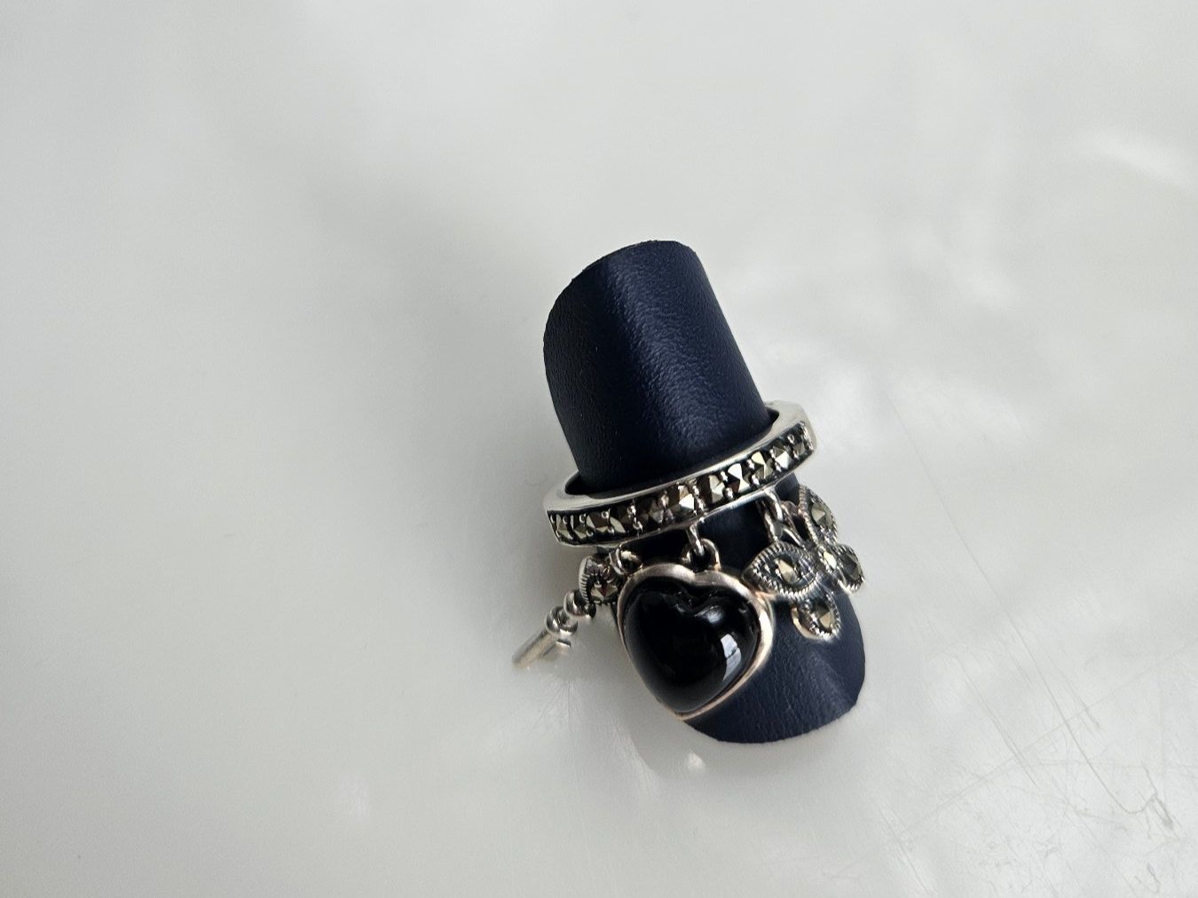 Bagues: Ring aus Silber mit Onyx Grösse 52 – Neuf (Voir description) à Winterthur par ste_tcx5