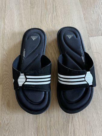 Adidas Adissage Badeschlappen Gr. 42, Top Zustand für Sommer