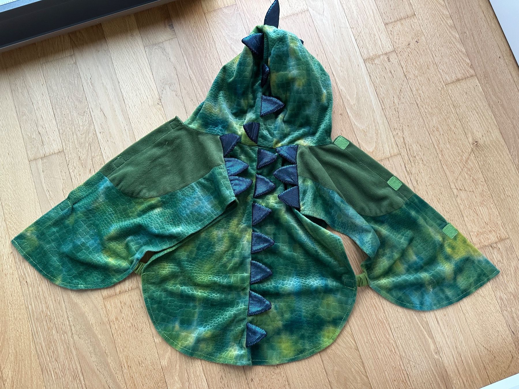 Jacken & Mäntel: Carnival Dragon Cape Size 92, 2 years, as New – Gebraucht aus Montagnola von eva_gm6j 1