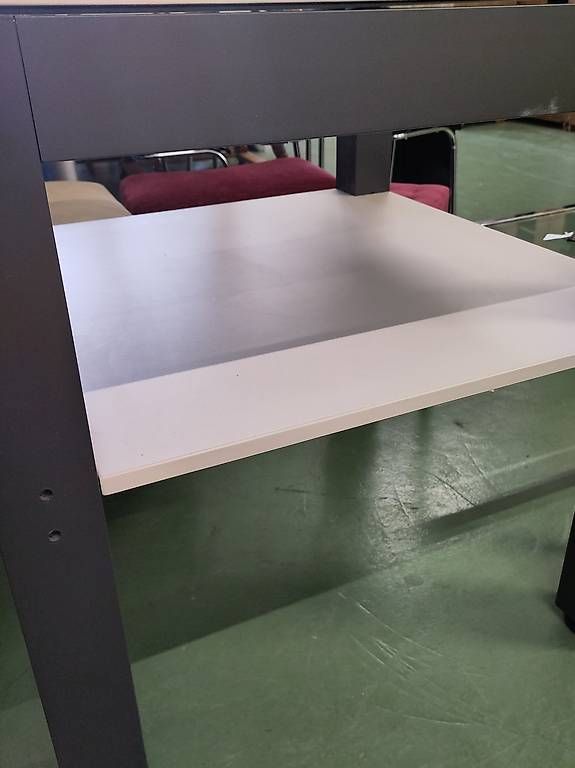 Tavoli: Tisch Metall / Arbeitstisch – Usato da Pratteln venduto da Cartonsducoeur_bl 2