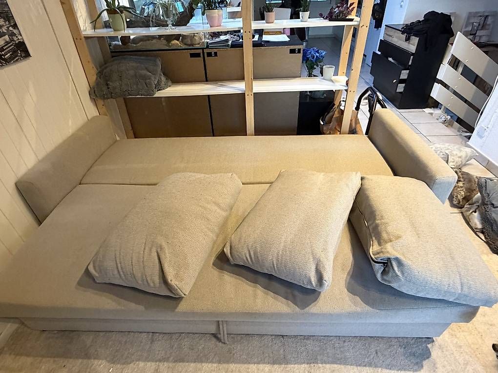 Sofas: Sofa-Bett – D'occasion à Luzern par Samira._. 1