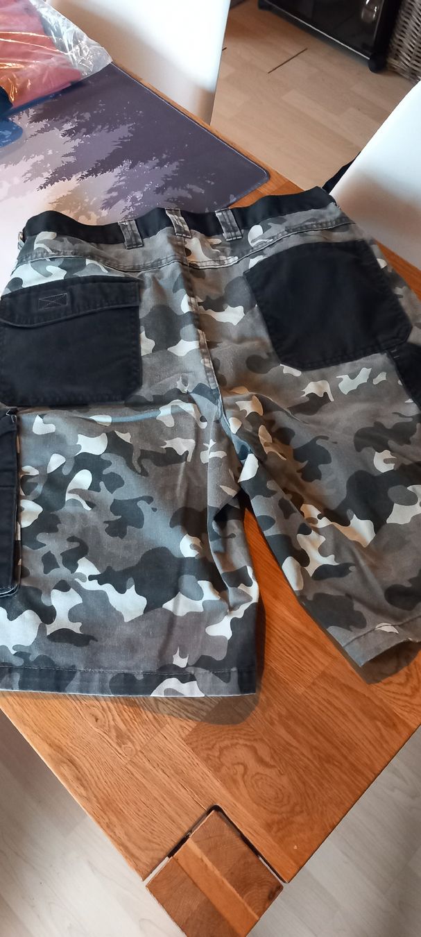 Pantaloni: Cool Camouflage Shorts, Grösse 50 – Usato da Rebstein venduto da bestforyou 1