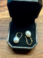 Elegante Goldohrringe mit Perlen