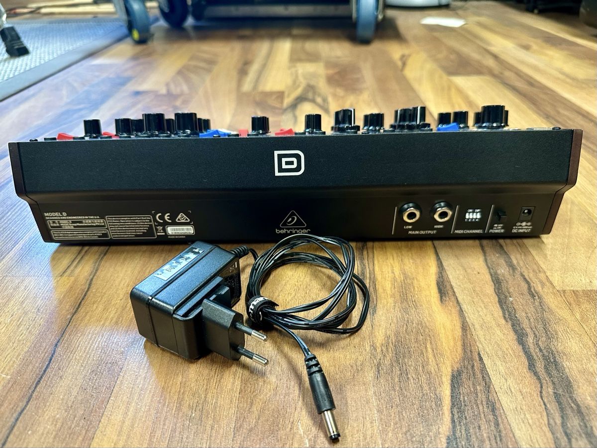 Behringer Musikinstrumente: Behringer Model-D Synthesizer – Gebraucht aus Zug von Keptnace 2