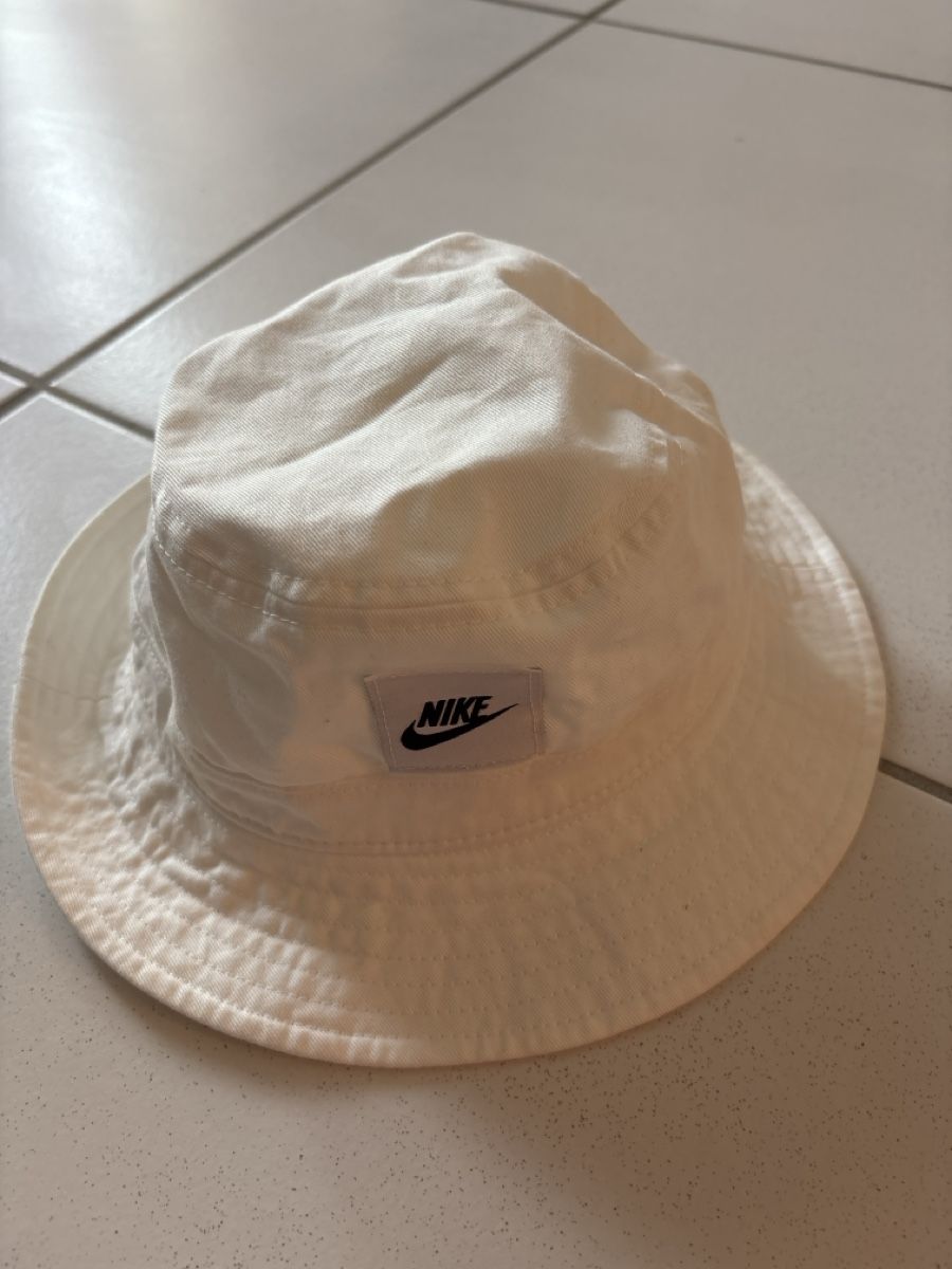 Nike Copricapi, berretti & cappellini: White Nike Bucket Hat – Nuovo (secondo la descrizione) da Bassersdorf venduto da dia_p8v6 1