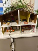 Puppenstube aus Holz mit richtigem Licht ! Vintage !