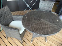 Zebra - Rattantisch mit 2 Stühlen guter Zustand