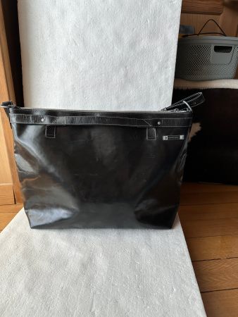 Freitag Tasche Ahlgren schwarz neuwertig!