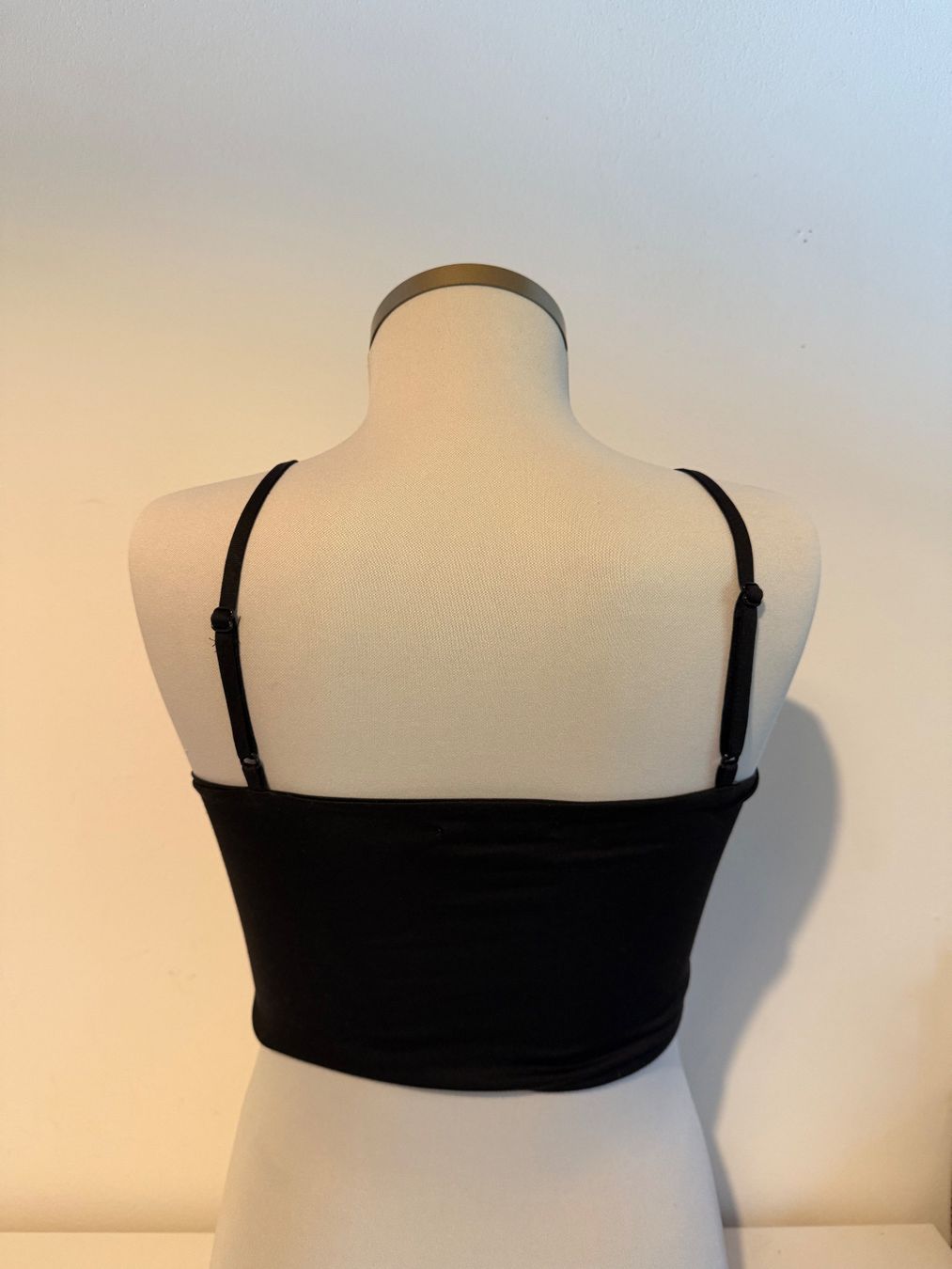 Top: CROP TOP NOIR – Usato da Cheseaux-Noréaz venduto da ath_cq52 1