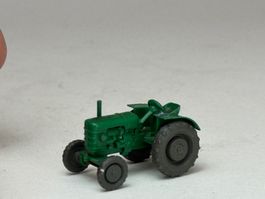 Wiking Fahr Traktor mit langen Auspuff grün