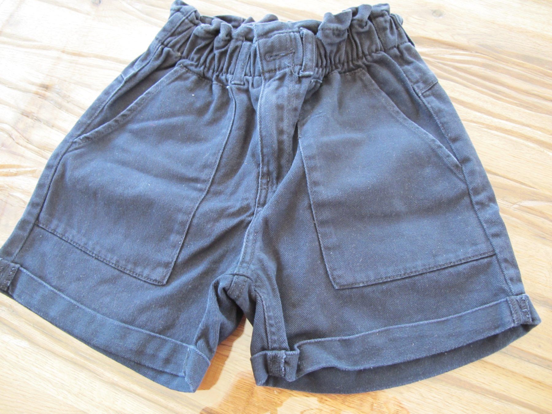 Hosen: Sommerliche Stoffshorts, Kindergrösse 146 – Gebraucht aus Deitingen von Meisters6