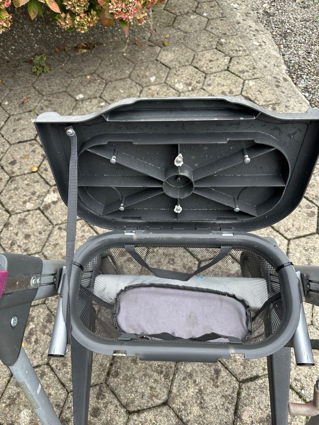 Ausili per la deambulazione: Rollator Active grau gebraucht mit Sitz und Korb – Usato da Cham venduto da Floeckli010 4