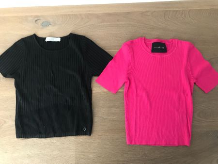 2 Pullover Guess und John Richmond Grösse S guter Zustand