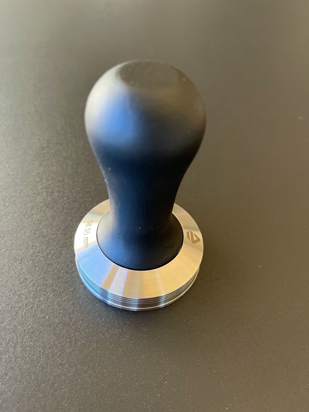Lelit Kaffeemaschinen & Espressomaschinen: Lelit Tamper 58,55mm mit schwarzem Holzgriff – Neu (gemäss Beschreibung) aus Scharans von frischerwind