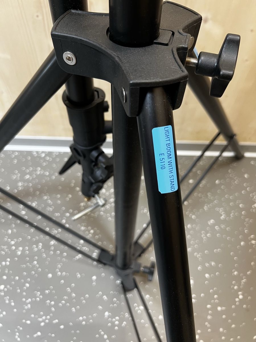 Treppiedi & Teste: Global Tech Lampenstativ E5110 – Usato da Winterthur venduto da gue_yf9d 4