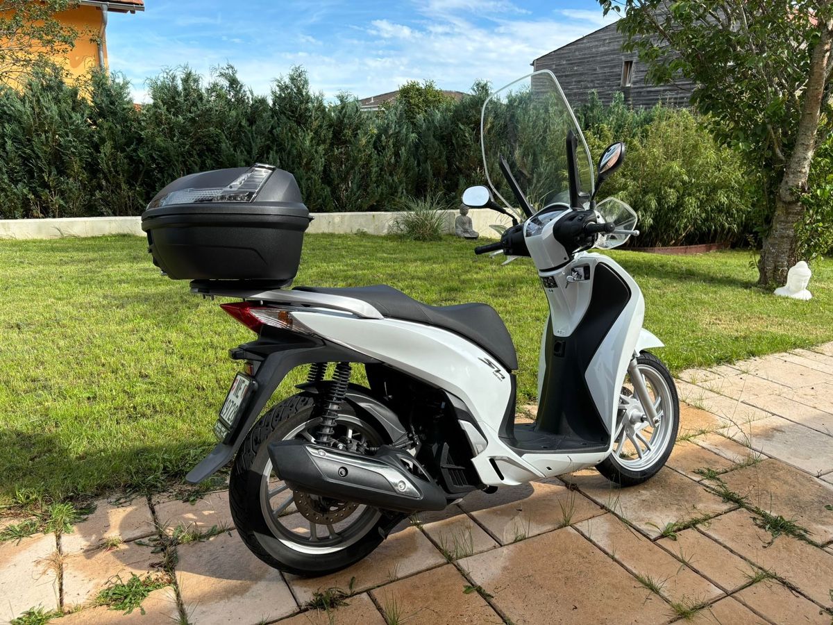 Honda Scooters: Scooter Honda 125 – D'occasion à Coffrane par Tchett4