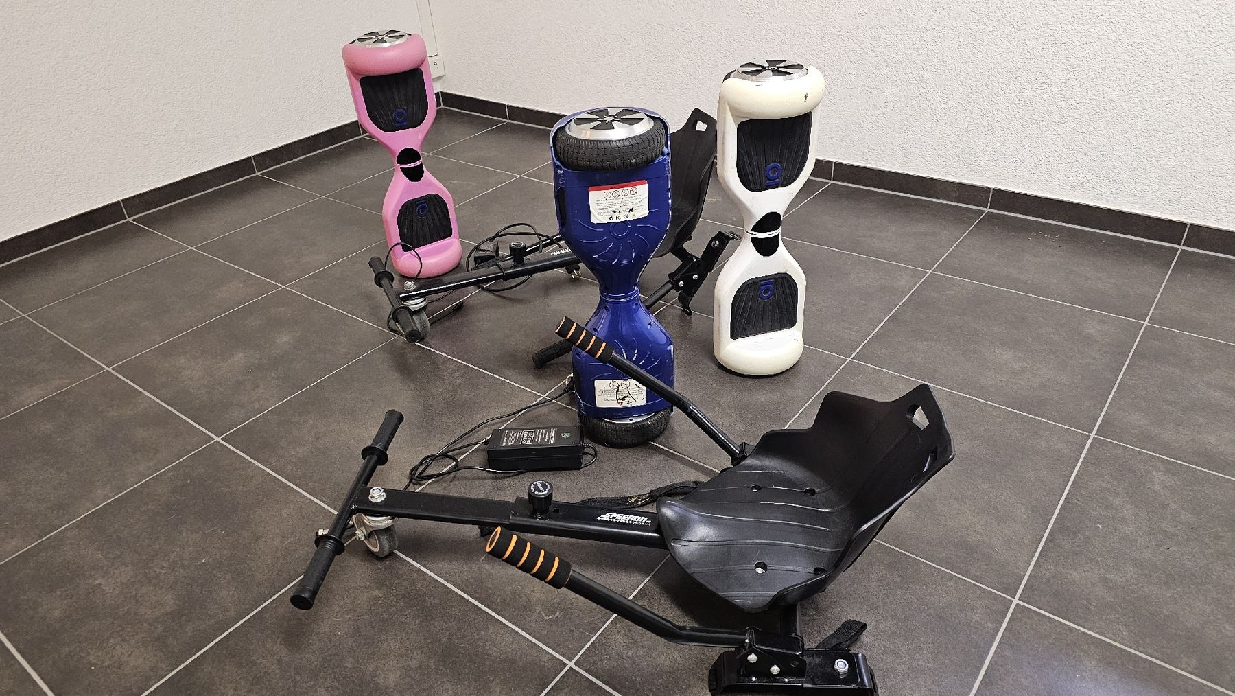 Hoverboard: 3 Hoverboards mit 2 Karts diverse Farben gebraucht – Usato da Oberbuchsiten venduto da Donald_Duck313 6