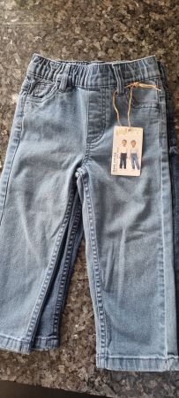 2 Kinder Jeans mit Etikett Grösse 92 neu