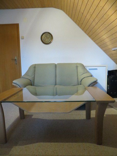 Stressless Divani: STRESSLESS 2-SITZER ELDORADO MIT PASSENDEM SALONTISCH – Usato da Erlen venduto da urwa01