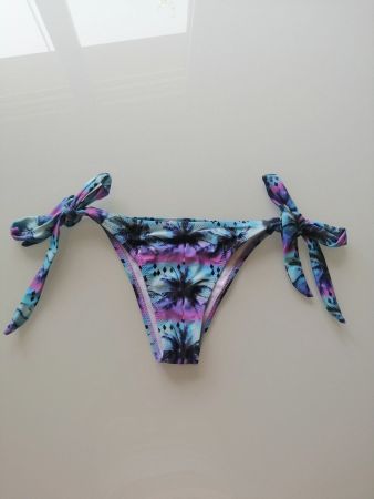 Bikinihose mit Palmen